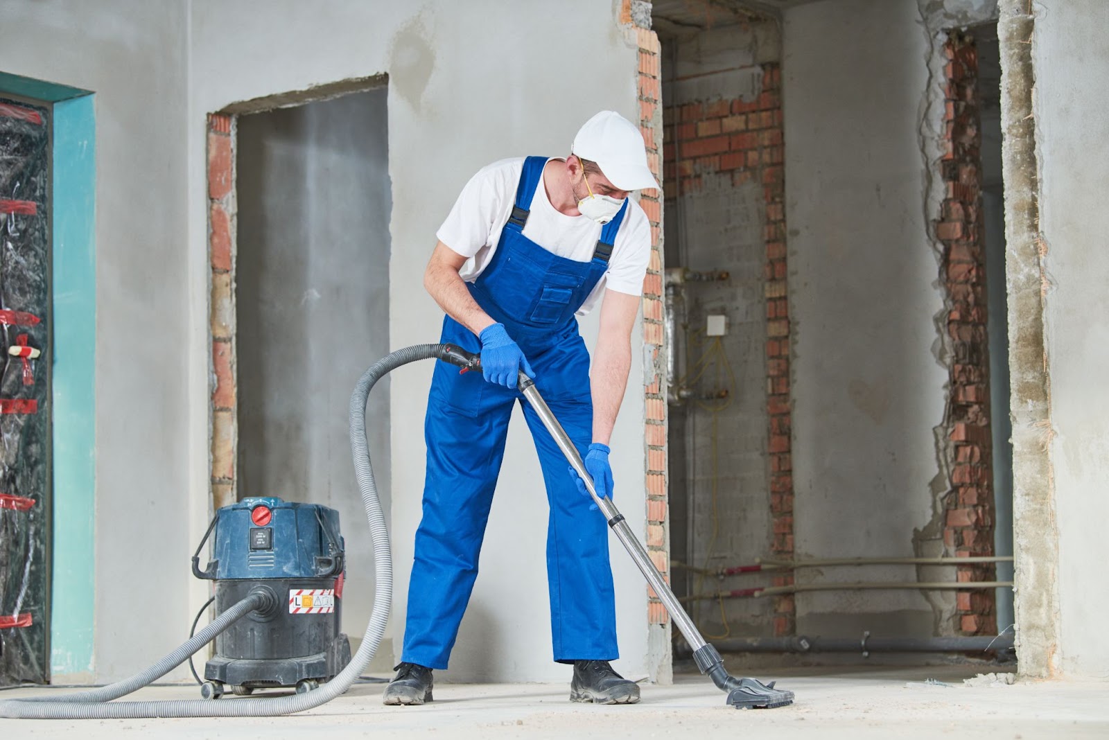A professional commercial cleaner from uses industrial shop vac to properly clean up a construction site.